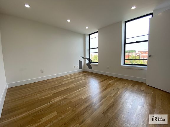 5th image of 841 Kent Ave #4R