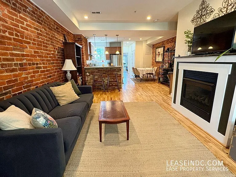 1200 Monroe St NW #B — Photo 5