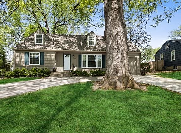 2nd image of 4904 W 78th Pl