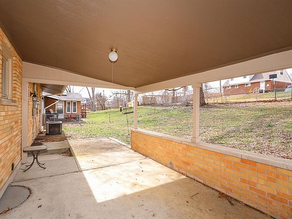 3rd image of 10 Hamlin Dr