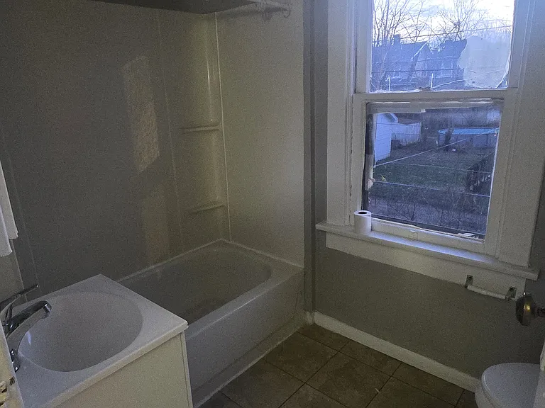 122 Heaton Ave — Photo 16