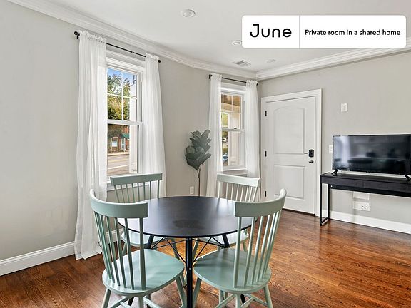 4th image of 490 Washington St #B
