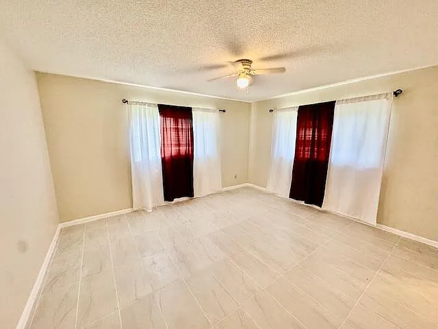 2810 NW 8th Ct — Photo 2