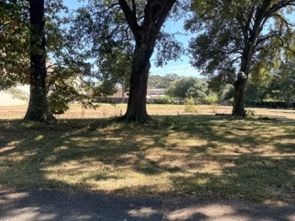 8724 Field Dr, Baton Rouge, LA 70809
