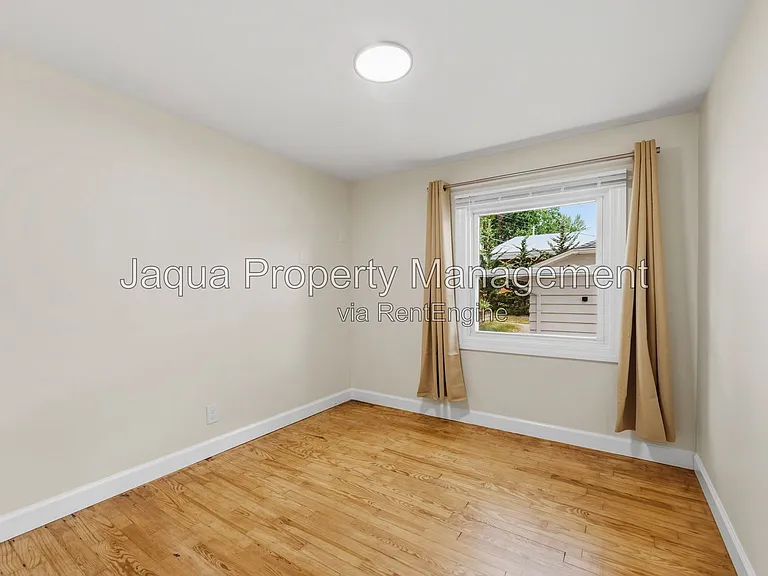 1209 Lakeview Dr — Photo 18