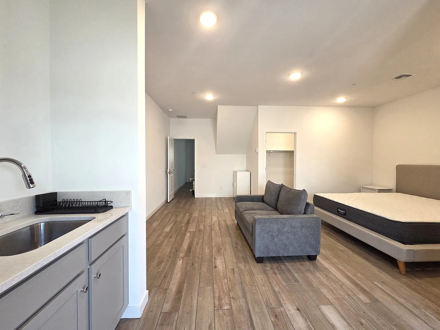Studio, 1397 sqft, $1,200 — Photo 4