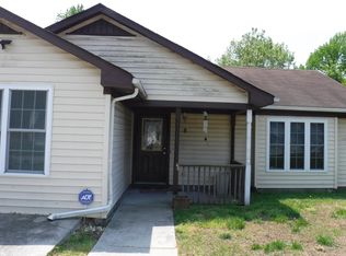 8 Easthill Ct, Hampton, VA 23664