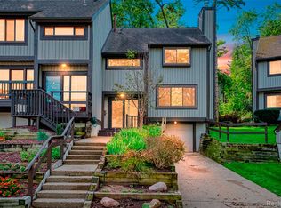 510 Victoria Sq #25, Brighton, MI 48116