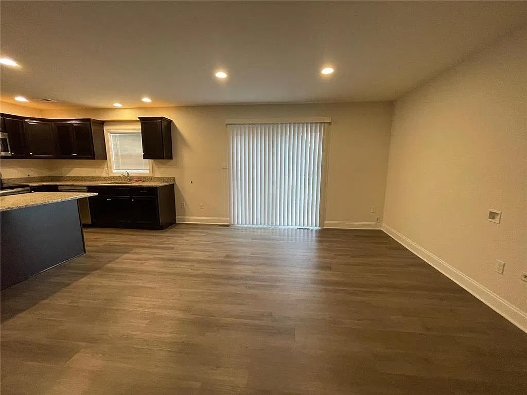 3 bed, 2.5 bath, 1562 sqft, $2,480 — Photo 4