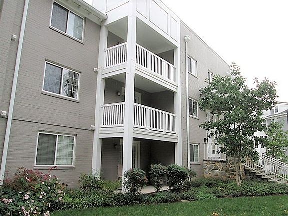 2nd image of 4063 S Four Mile Run Dr Unit 301