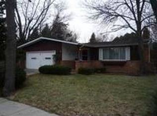 8 Columbus Pkwy, Buffalo Grove, IL 60089