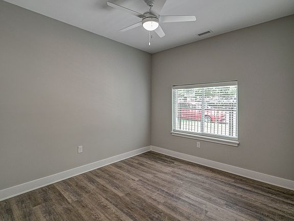 5th image of 1510 Bainbridge St #106