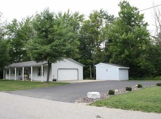 90 Silver Dr, Houghton Lake, MI 48629