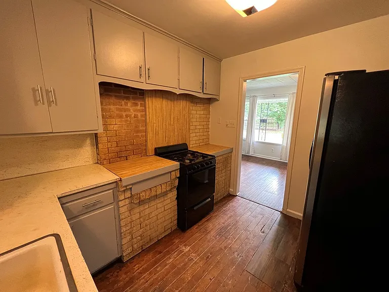 1007 E 49th St — Photo 11