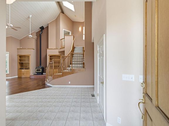 2nd image of 630 Timberline