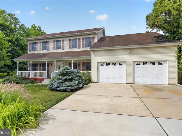 8 Newell Pl, Hopewell, NJ 08525