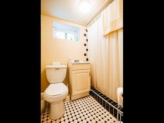 5th image of 2216 E 22nd St