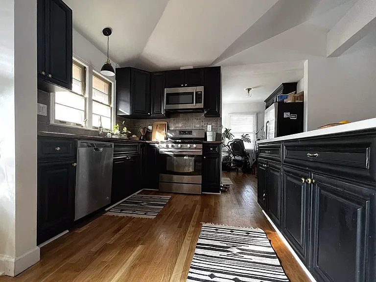 230 Chelsea Cir — Photo 4
