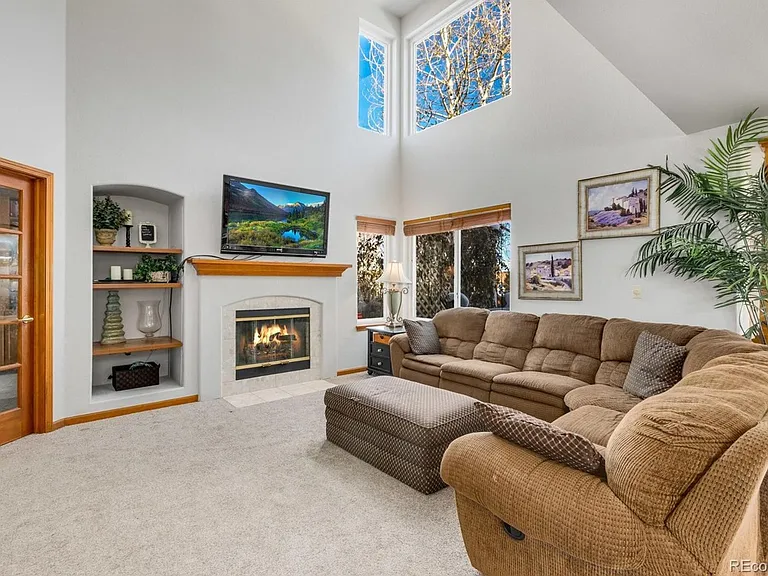 15581 Flowerhill Cir — Photo 39