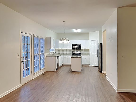 4th image of 3987 Fox Glen Dr