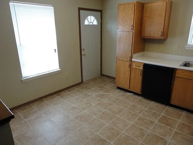 3 bed, 2.0 bath, 1248 sqft, $1,795 — Photo 3