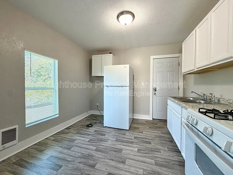 2825 Sanford St #5 — Photo 3