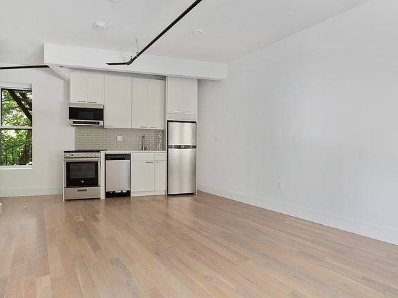 3rd image of 975 Washington Ave #A2j1