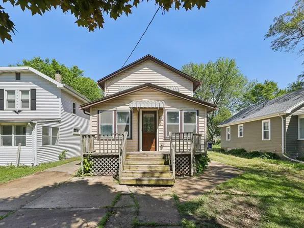 108 N Oakhill Ave, Janesville, WI 53548