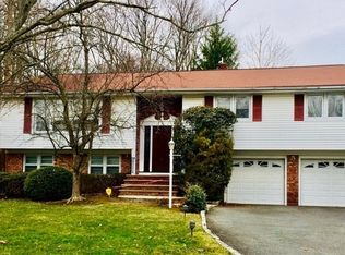 5 Manor Rd, Livingston, NJ 07039