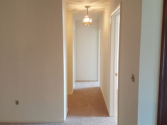 hallway to bedrooms