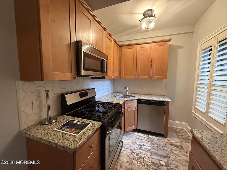 1700 Webb St #2G — Photo 7