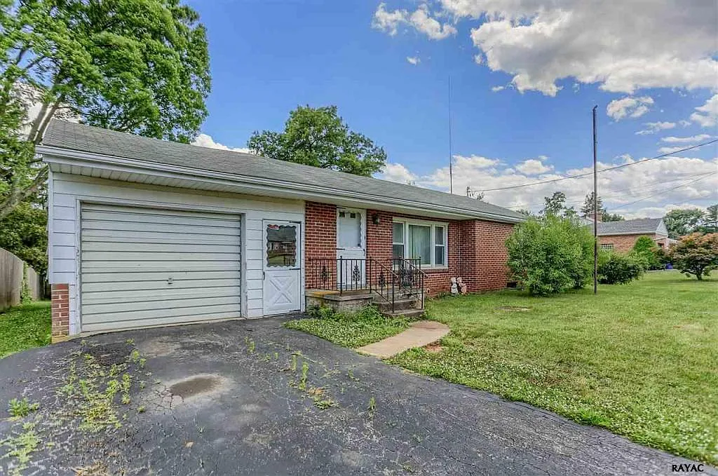 2020 Poplars Rd photo 1