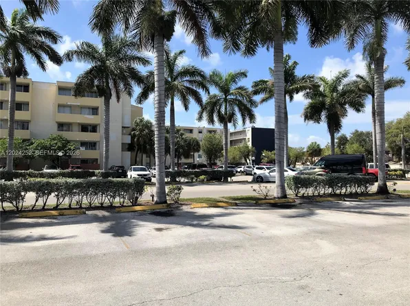 10000 NW 80th Ct APT 2225, Hialeah Gardens, FL 33016