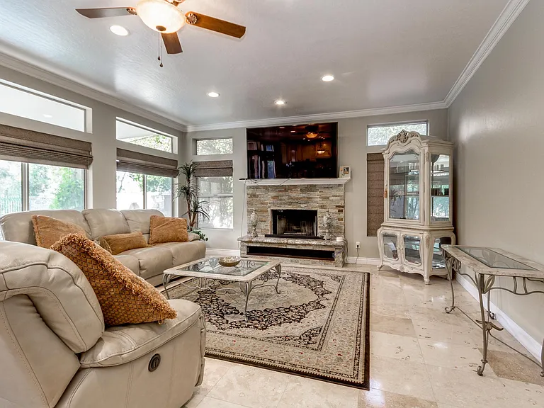1894 W Aspen Ave — Photo 6