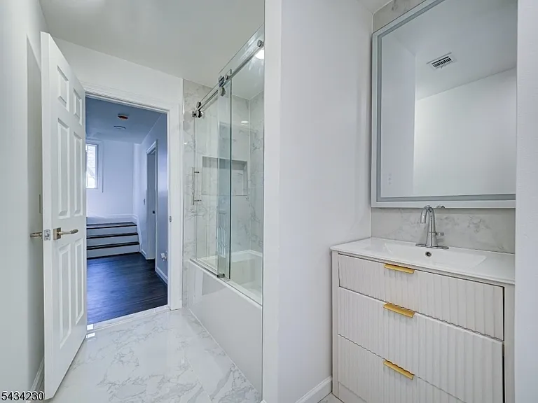 217 Heywood Ave — Photo 17
