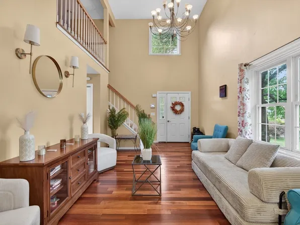 16-16A Burghardt St, Worcester, MA 01604