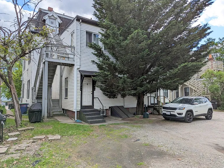 15 Howe St #2 — Photo 15