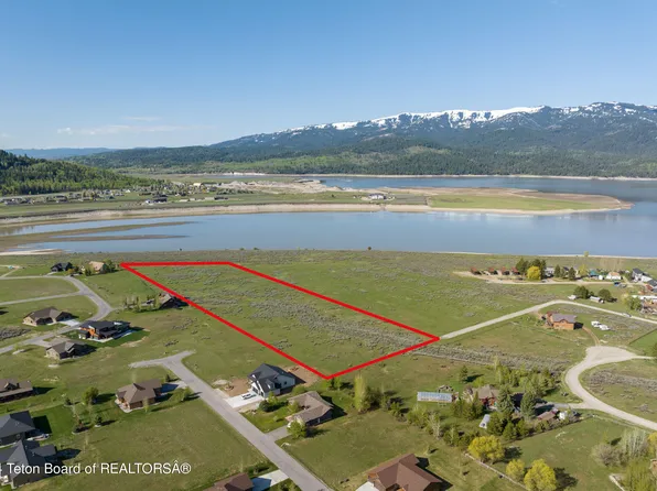E Lake Cabin Rd, Alpine, WY 83128