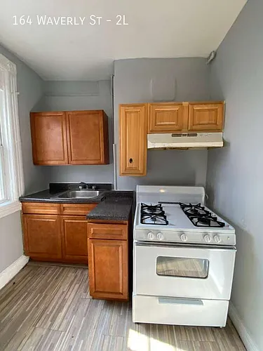 164 Waverly St #2L Photo 1