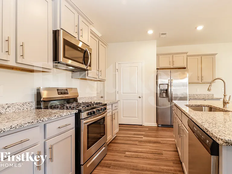 591 Wayton Cir — Photo 7