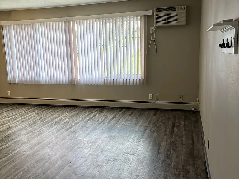 1705 Edgewood Dr NW — Photo 4
