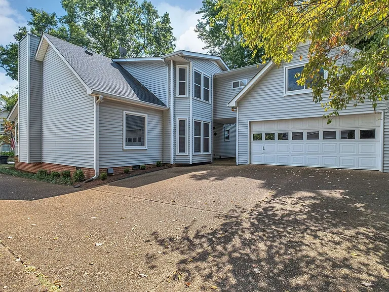 221 Adams Ct — Photo 40