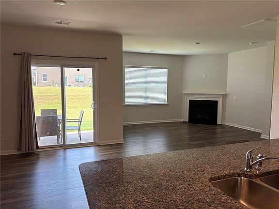 4th image of 159 Slateford Cir