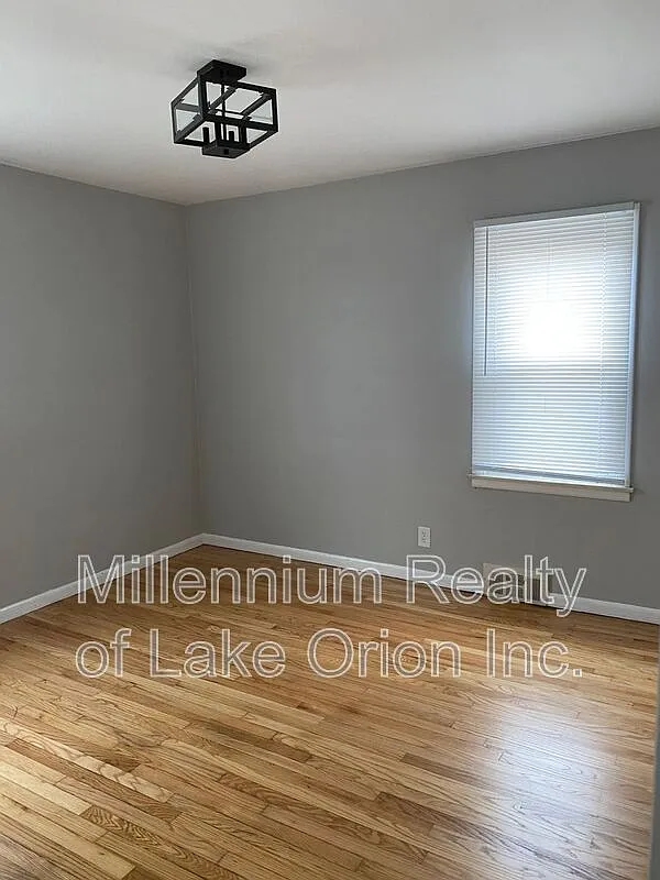 3 bed, 1.0 bath, 1100 sqft, $1,395 — Photo 4