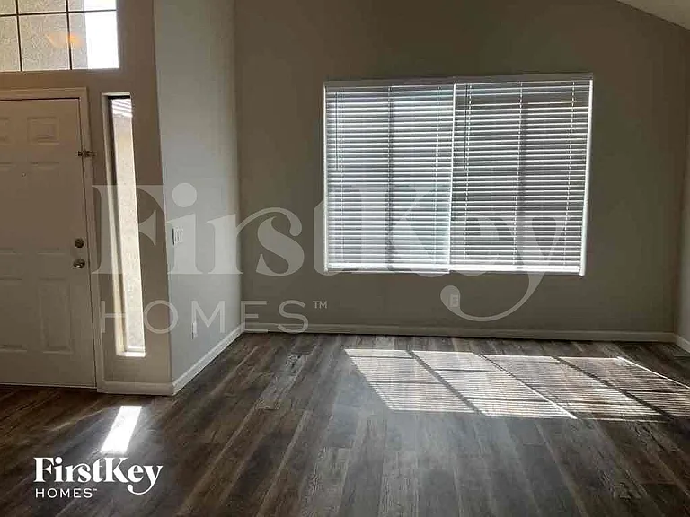 13034 W Ash St — Photo 2