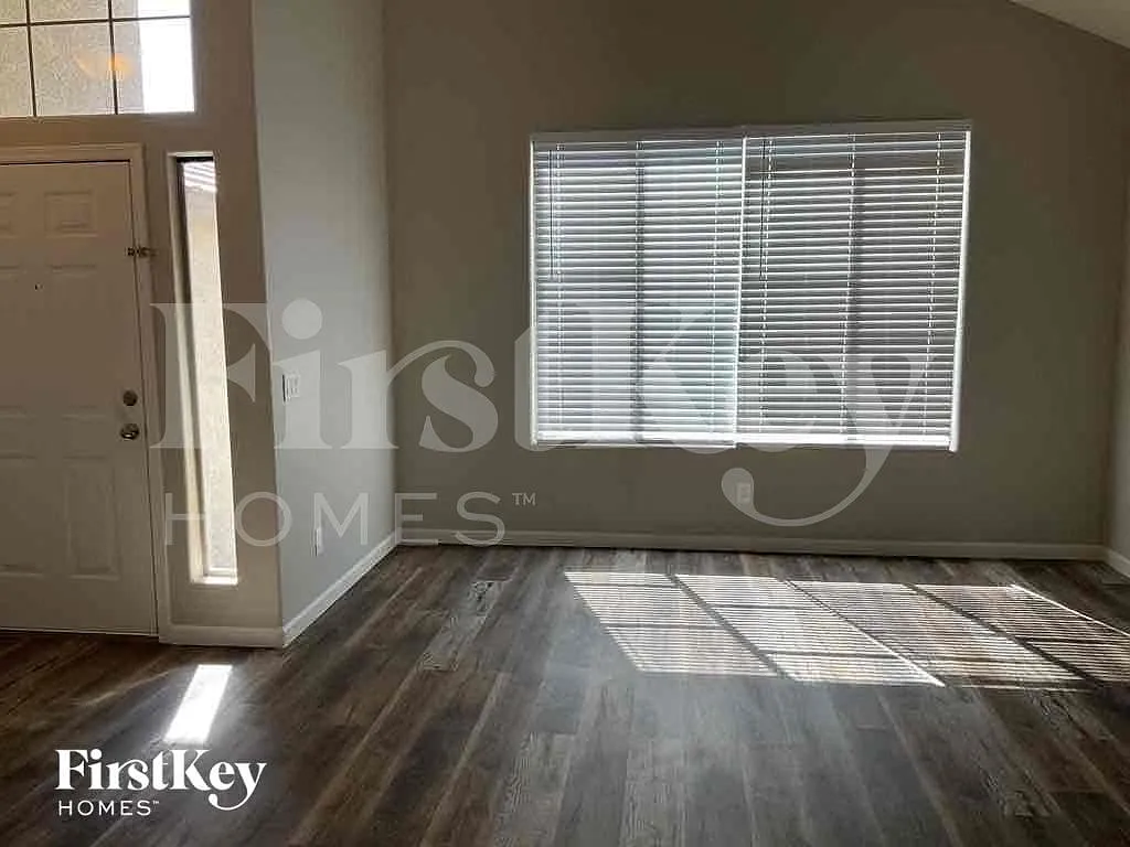 Building Photo - 13034 W Ash St