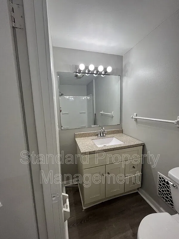 1 bed, 1.0 bath, $1,175 — Photo 2