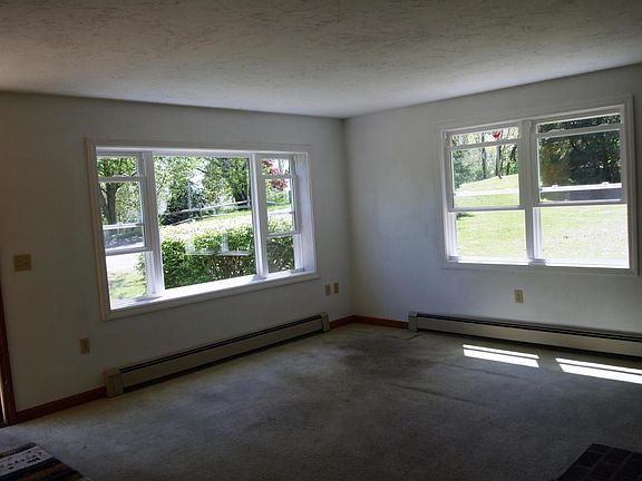 4th image of 14 Lakewood Dr