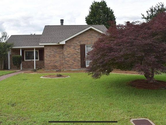 4th image of 3813 Cedar Ave