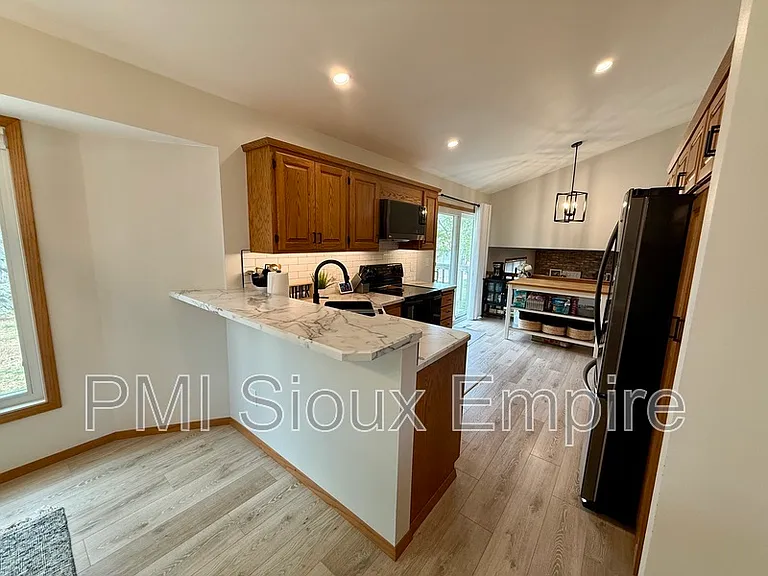 5900 W 28th St — Photo 6